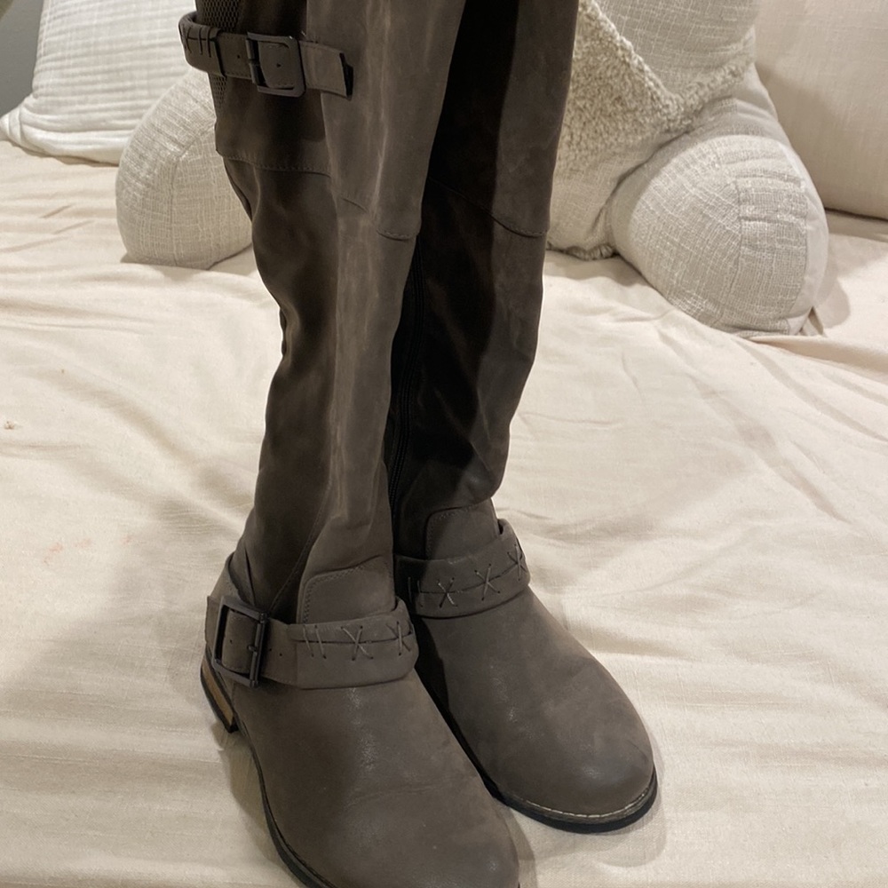 Gray Boots - image 3